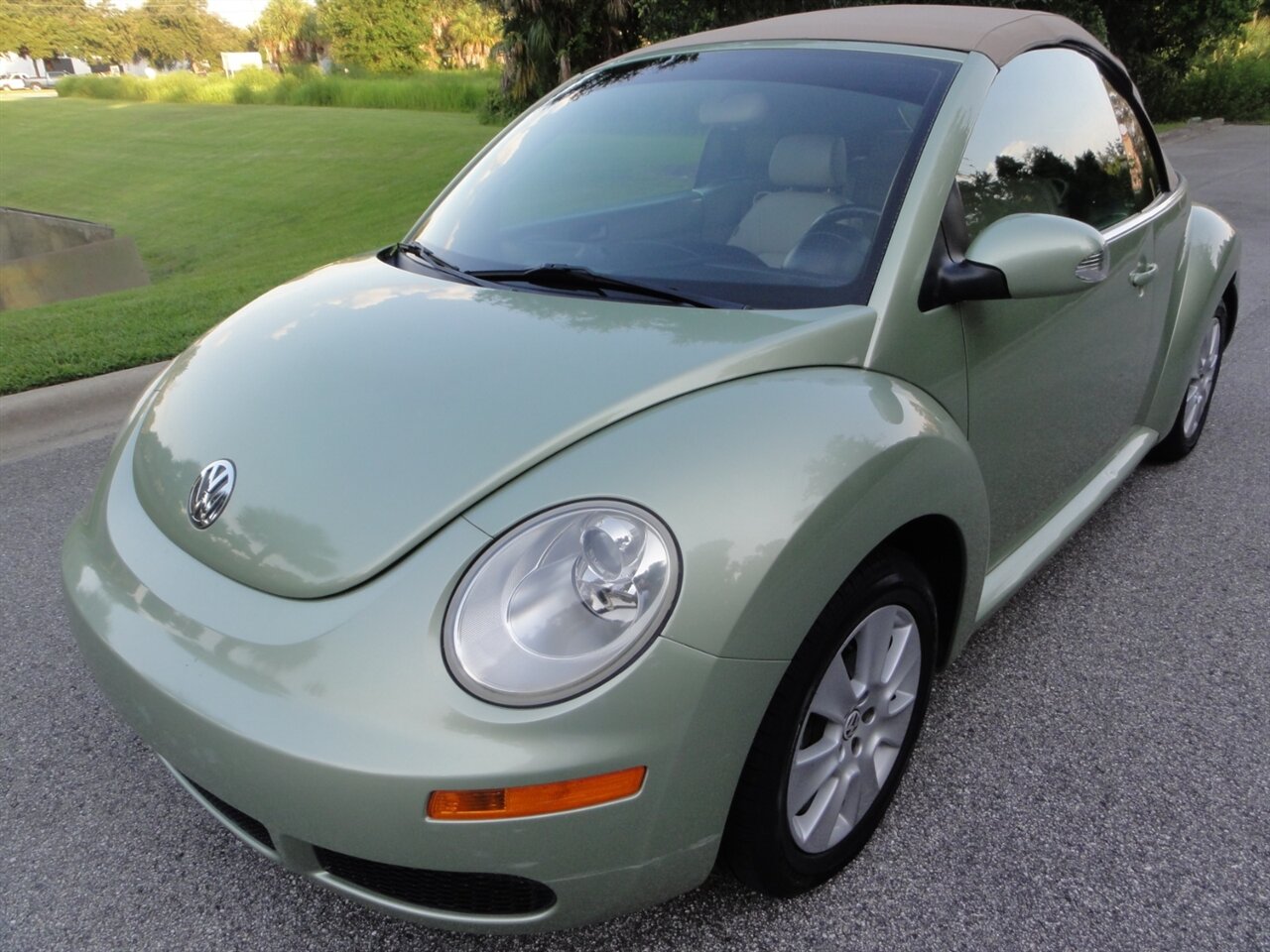 2009 Volkswagen New Beetle Convertible   - Photo 6 - Deland, FL 32720