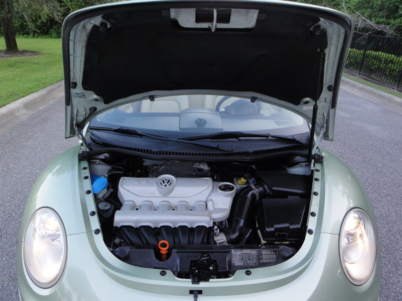 2009 Volkswagen New Beetle Convertible   - Photo 25 - Deland, FL 32720