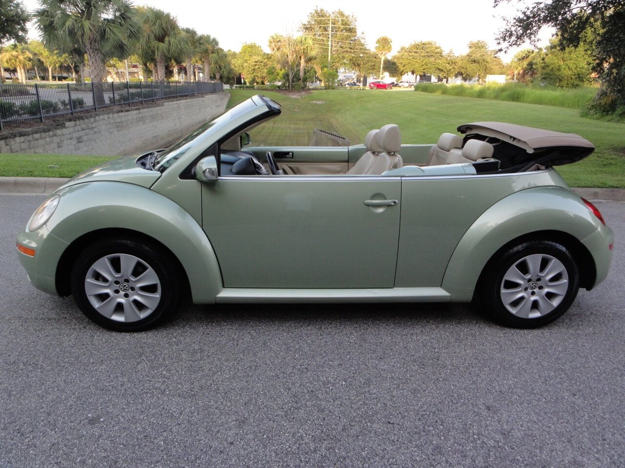 2009 Volkswagen New Beetle Convertible   - Photo 10 - Deland, FL 32720