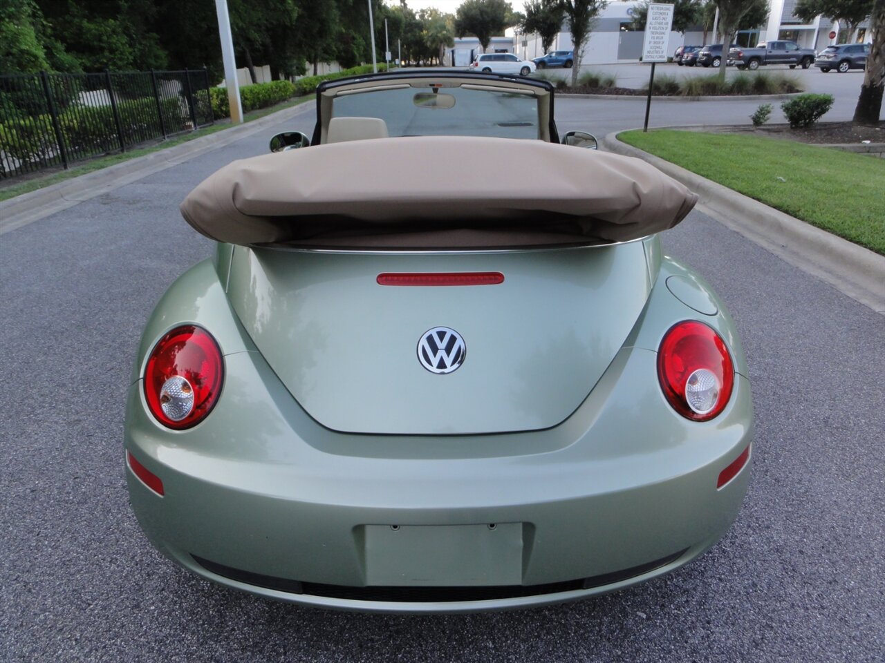 2009 Volkswagen New Beetle Convertible   - Photo 16 - Deland, FL 32720