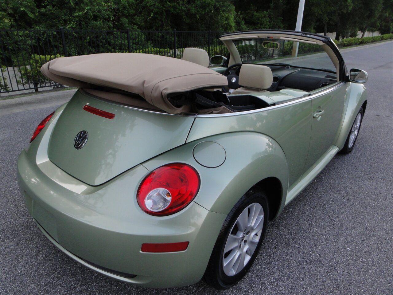 2009 Volkswagen New Beetle Convertible   - Photo 4 - Deland, FL 32720