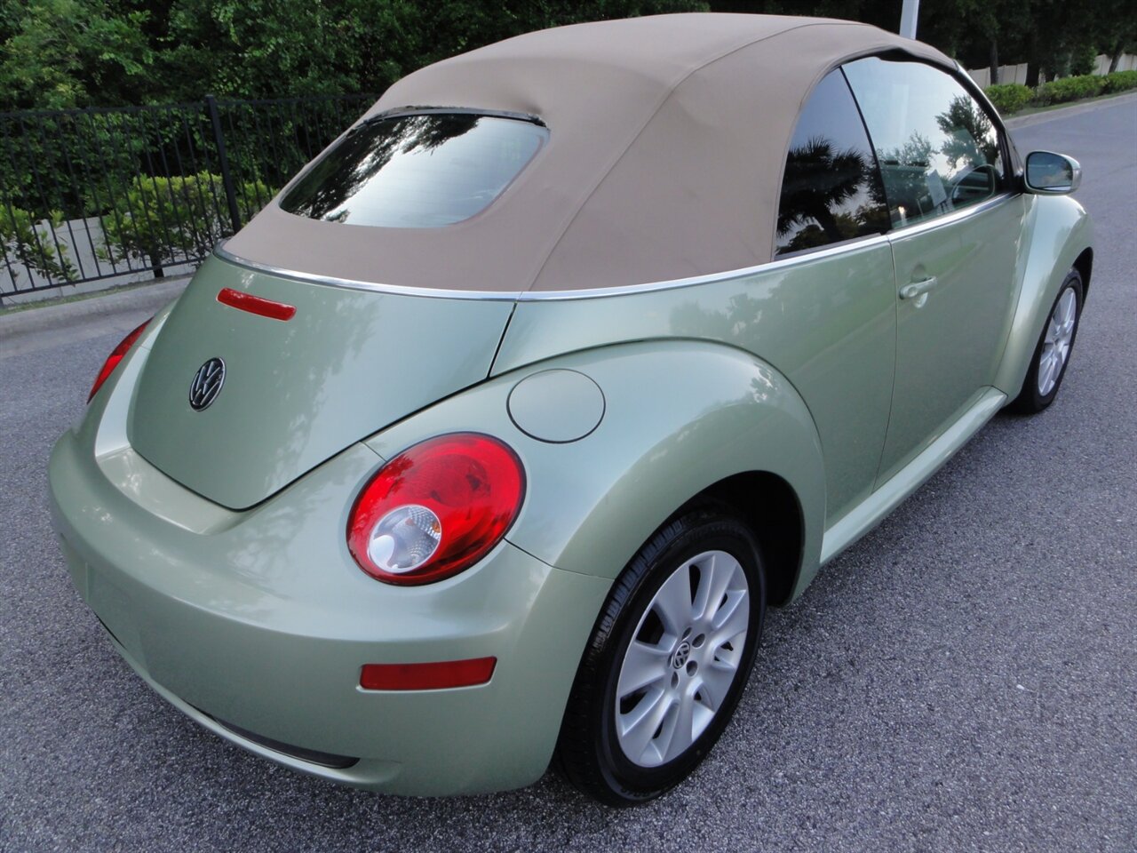 2009 Volkswagen New Beetle Convertible   - Photo 7 - Deland, FL 32720
