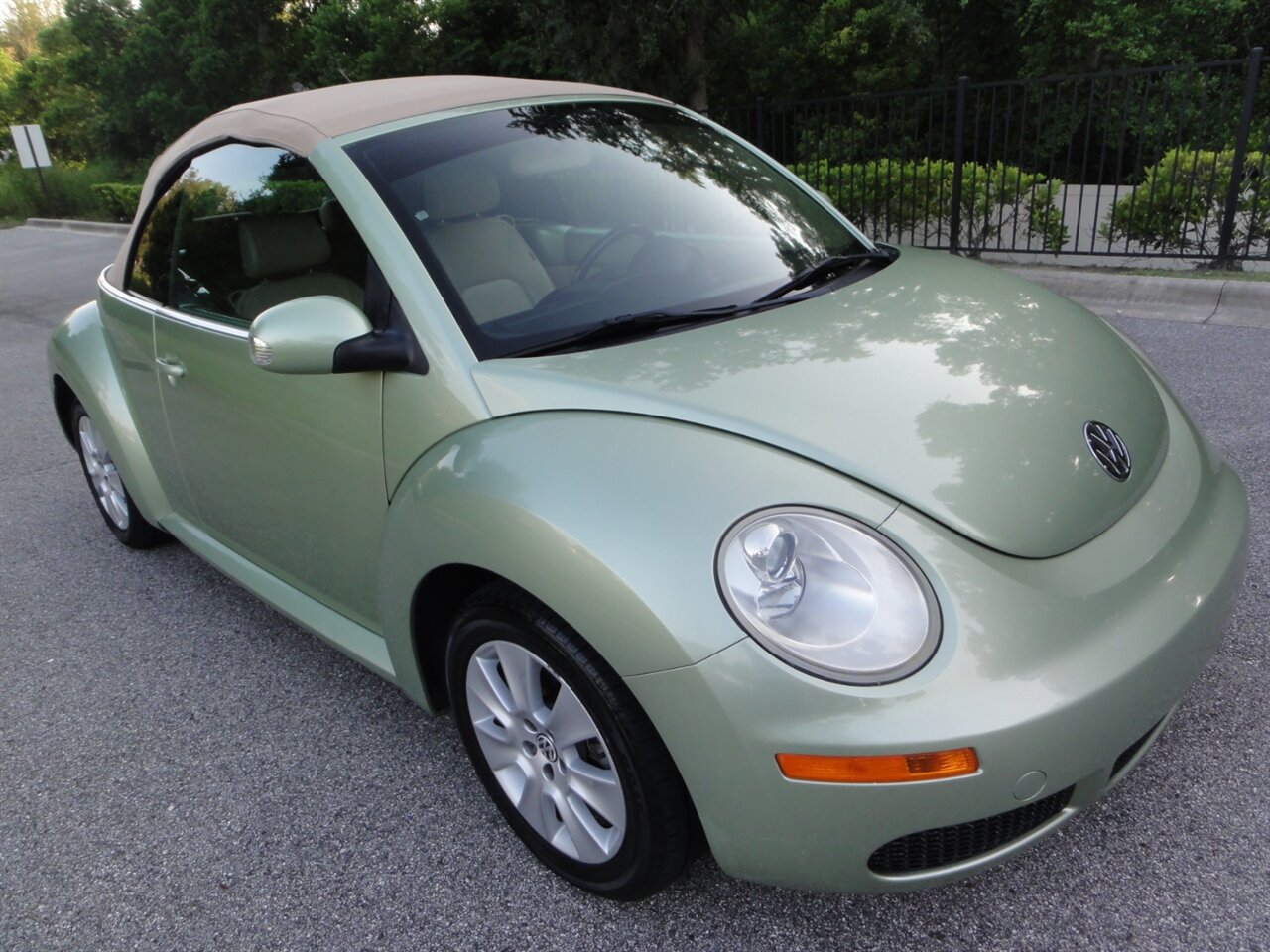 2009 Volkswagen New Beetle Convertible   - Photo 5 - Deland, FL 32720
