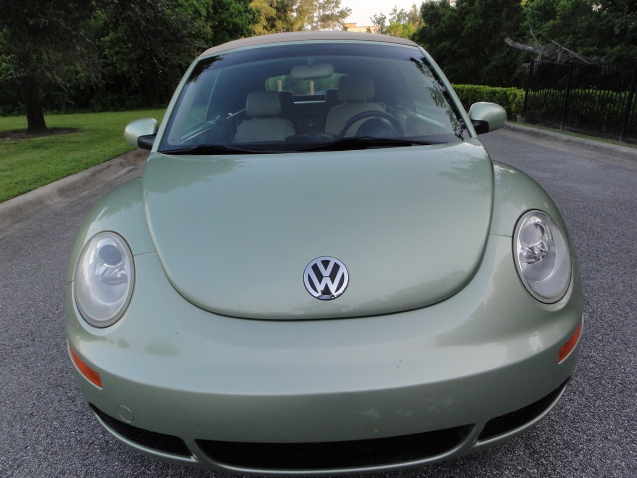 2009 Volkswagen New Beetle Convertible   - Photo 12 - Deland, FL 32720