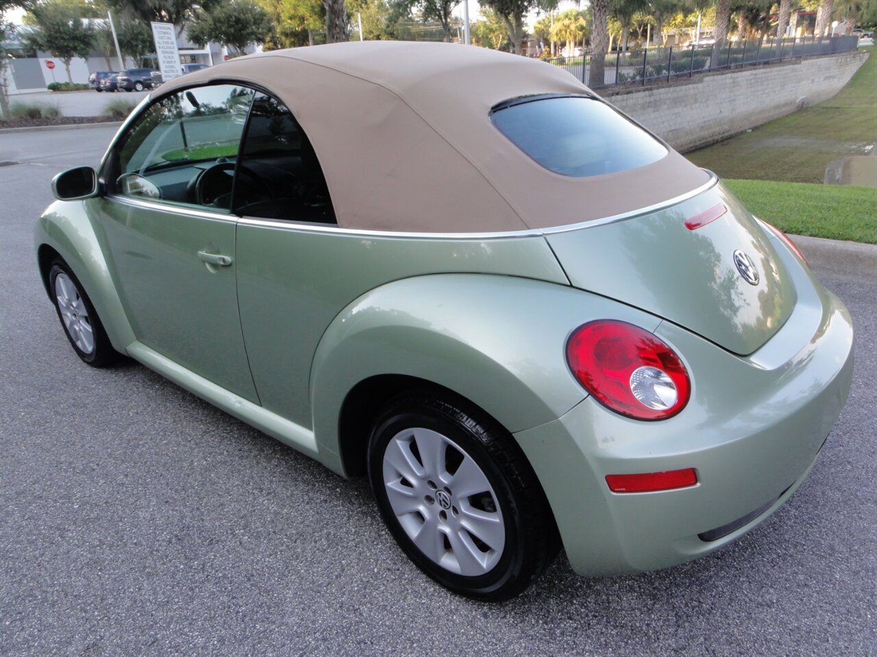 2009 Volkswagen New Beetle Convertible   - Photo 8 - Deland, FL 32720