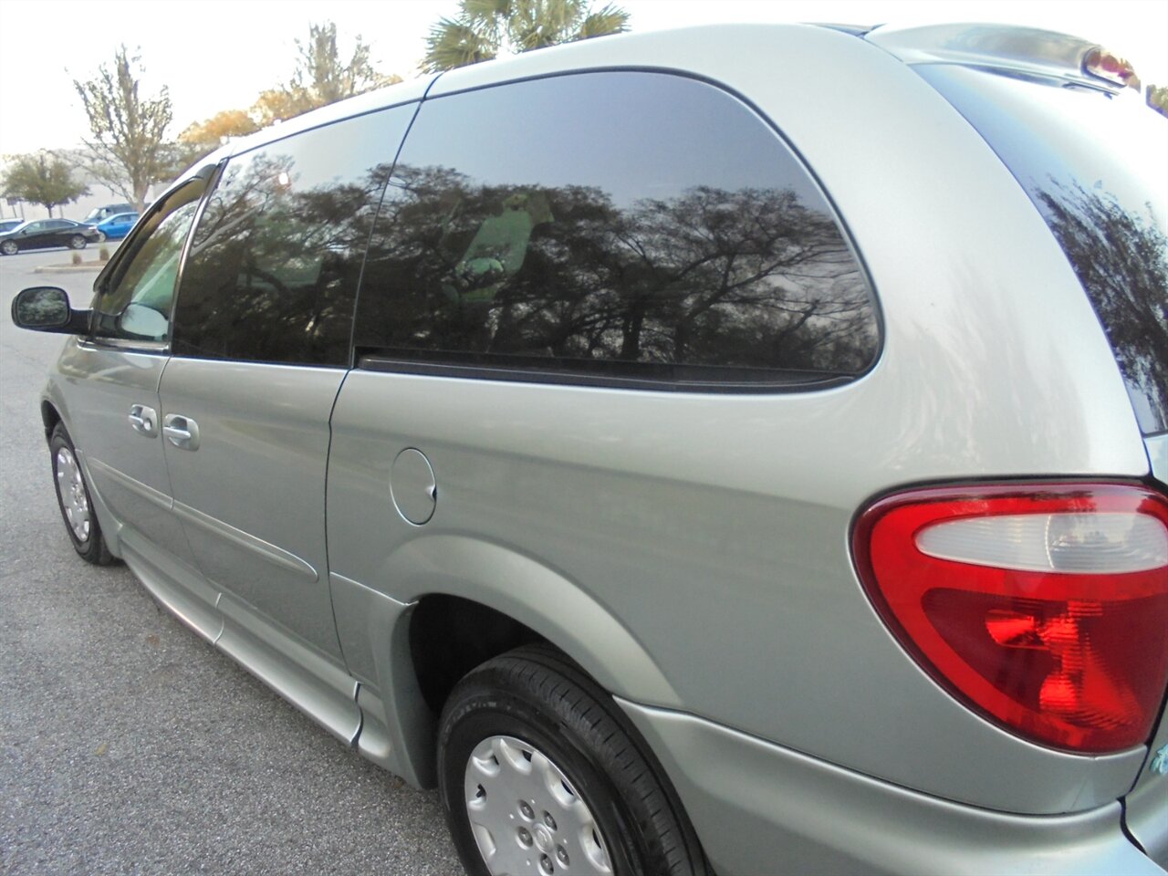 2003 Chrysler Town & Country Braunabilty wheelchair ramp van   - Photo 12 - Deland, FL 32720