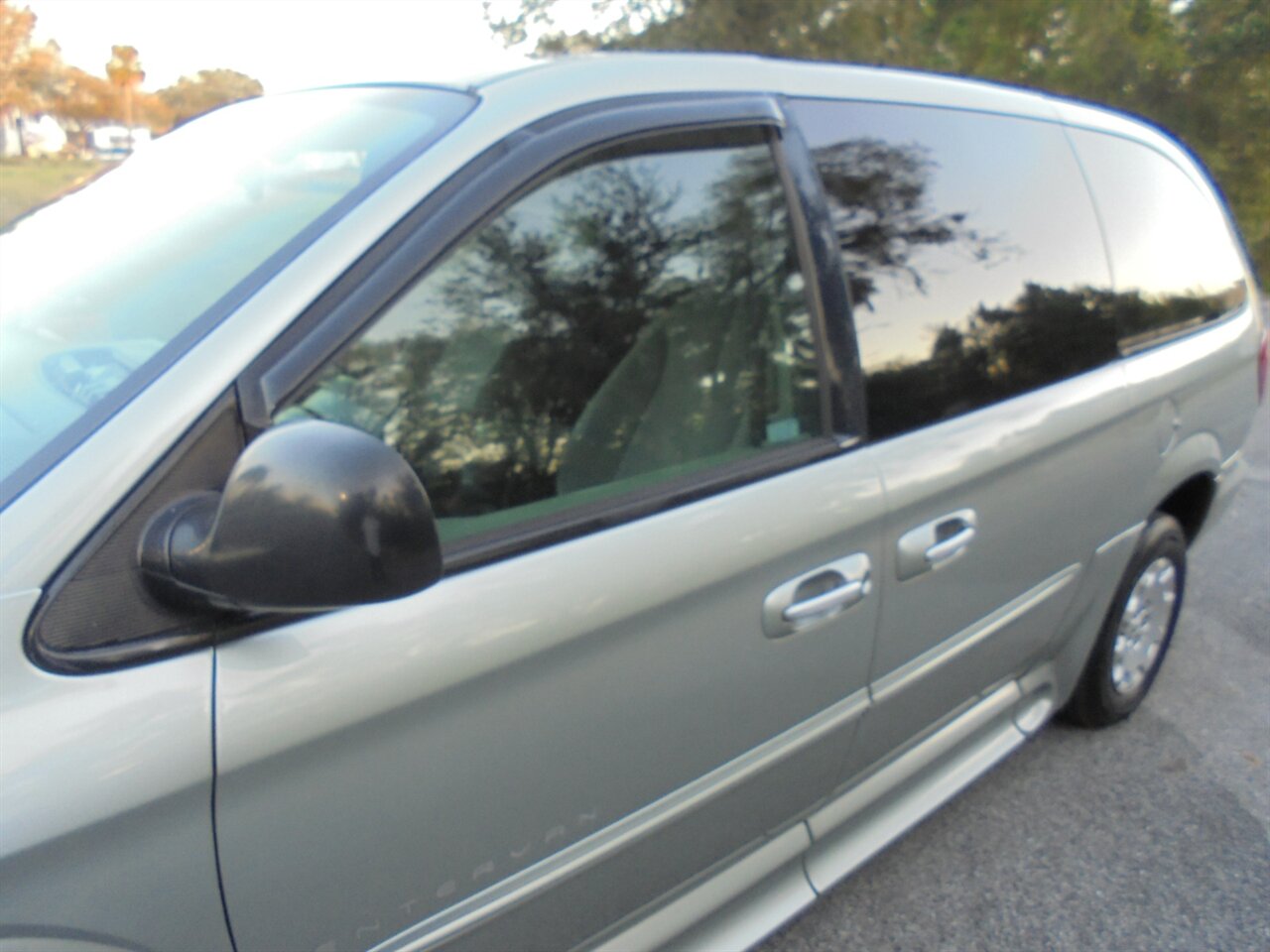 2003 Chrysler Town & Country Braunabilty wheelchair ramp van   - Photo 11 - Deland, FL 32720