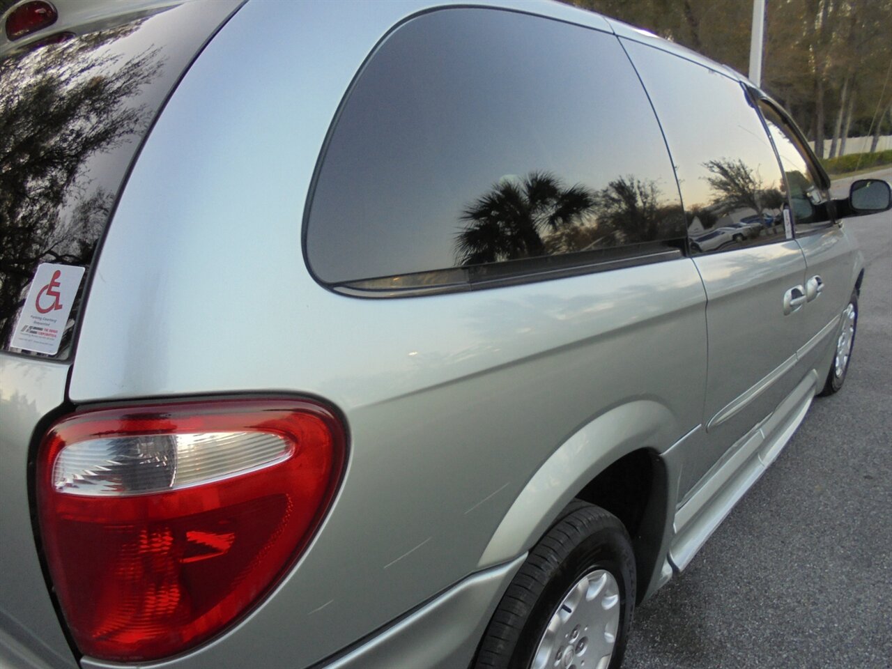 2003 Chrysler Town & Country Braunabilty wheelchair ramp van   - Photo 13 - Deland, FL 32720