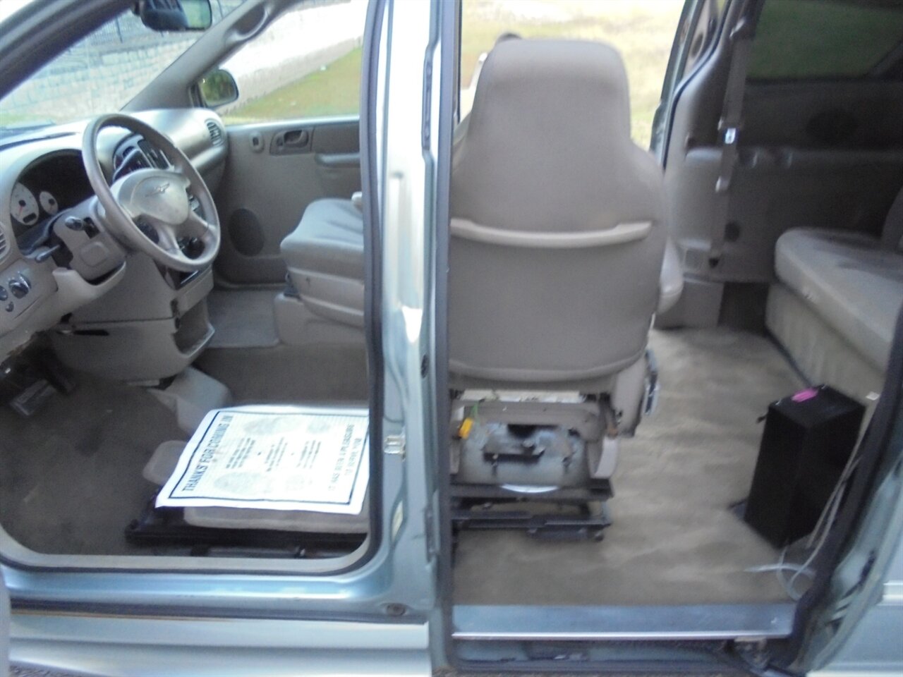 2003 Chrysler Town & Country Braunabilty wheelchair ramp van   - Photo 38 - Deland, FL 32720