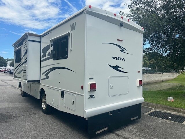 2013 Winnebago Vista 26HE   - Photo 10 - Deland, FL 32720