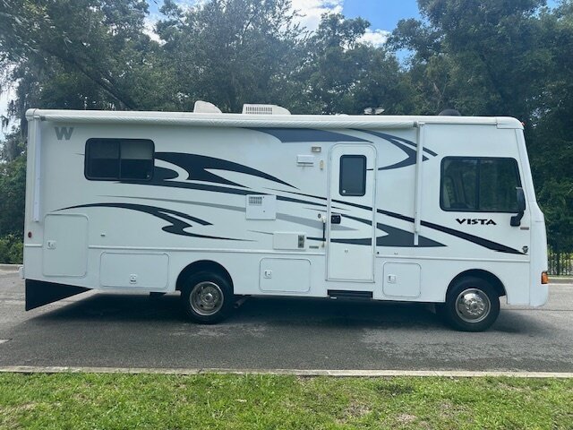 2013 Winnebago Vista 26HE   - Photo 7 - Deland, FL 32720