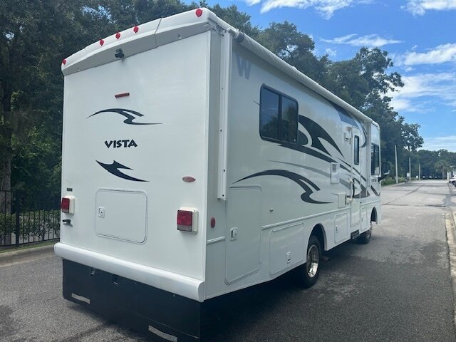 2013 Winnebago Vista 26HE   - Photo 8 - Deland, FL 32720