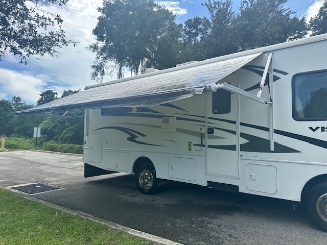 2013 Winnebago Vista 26HE   - Photo 23 - Deland, FL 32720