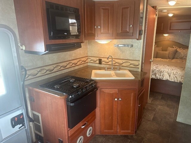 2013 Winnebago Vista 26HE   - Photo 52 - Deland, FL 32720