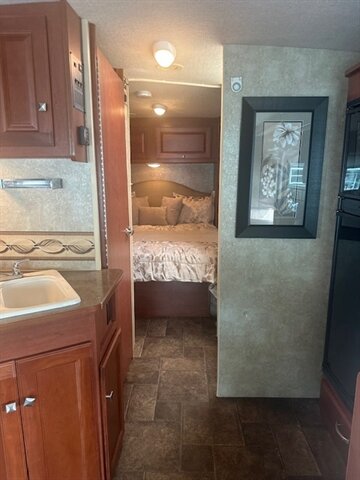 2013 Winnebago Vista 26HE   - Photo 56 - Deland, FL 32720