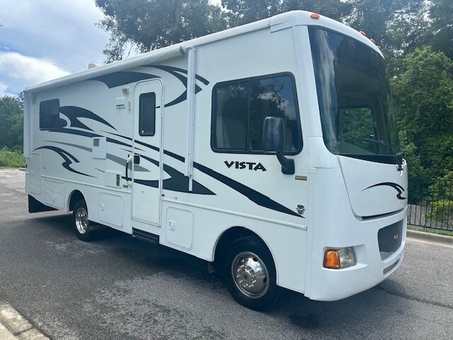 2013 Winnebago Vista 26HE   - Photo 5 - Deland, FL 32720