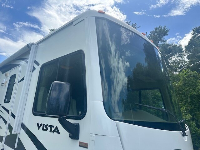 2013 Winnebago Vista 26HE   - Photo 11 - Deland, FL 32720