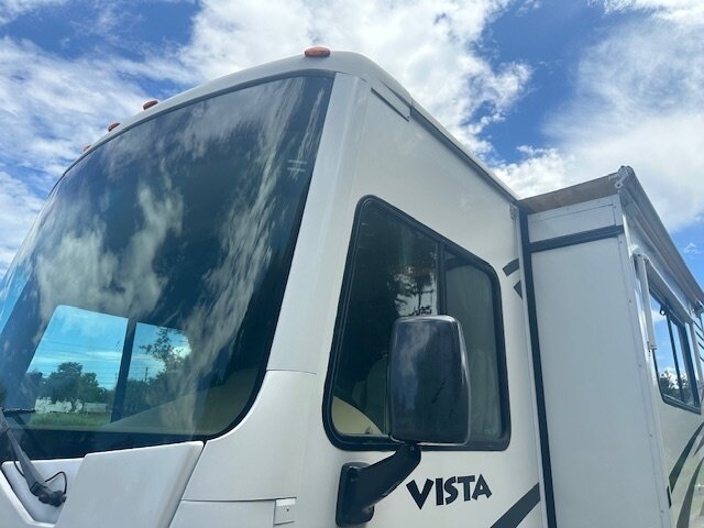 2013 Winnebago Vista 26HE   - Photo 12 - Deland, FL 32720