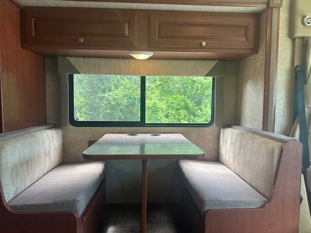 2013 Winnebago Vista 26HE   - Photo 48 - Deland, FL 32720