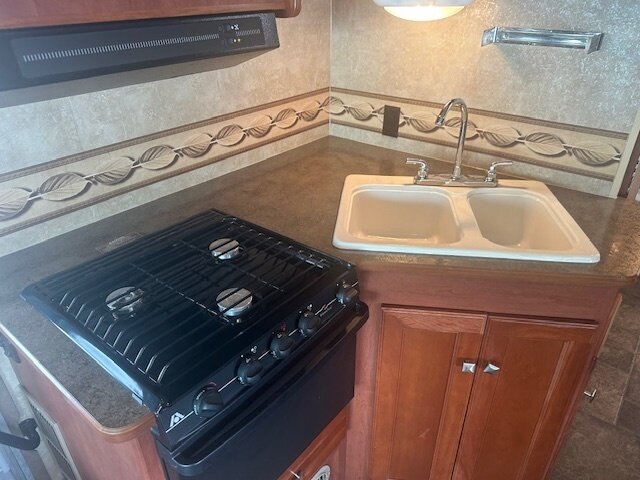 2013 Winnebago Vista 26HE   - Photo 53 - Deland, FL 32720