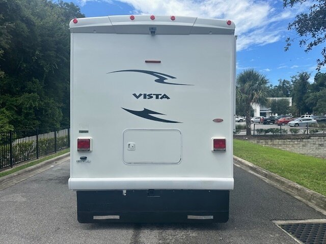 2013 Winnebago Vista 26HE   - Photo 9 - Deland, FL 32720