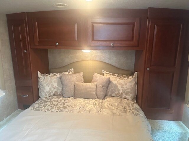 2013 Winnebago Vista 26HE   - Photo 58 - Deland, FL 32720