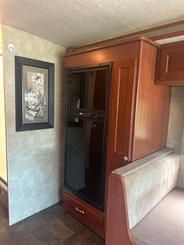 2013 Winnebago Vista 26HE   - Photo 37 - Deland, FL 32720