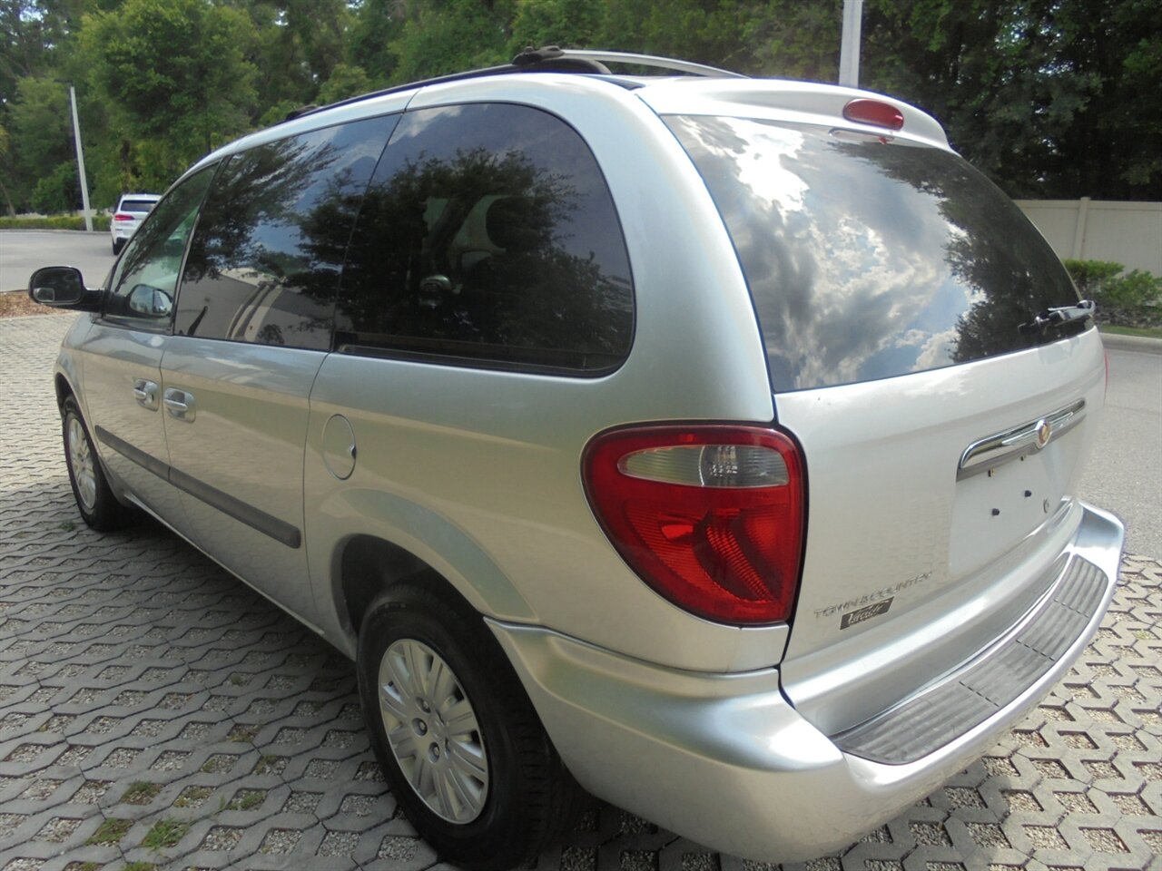 2007 Chrysler Town & Country SE   - Photo 4 - Deland, FL 32720