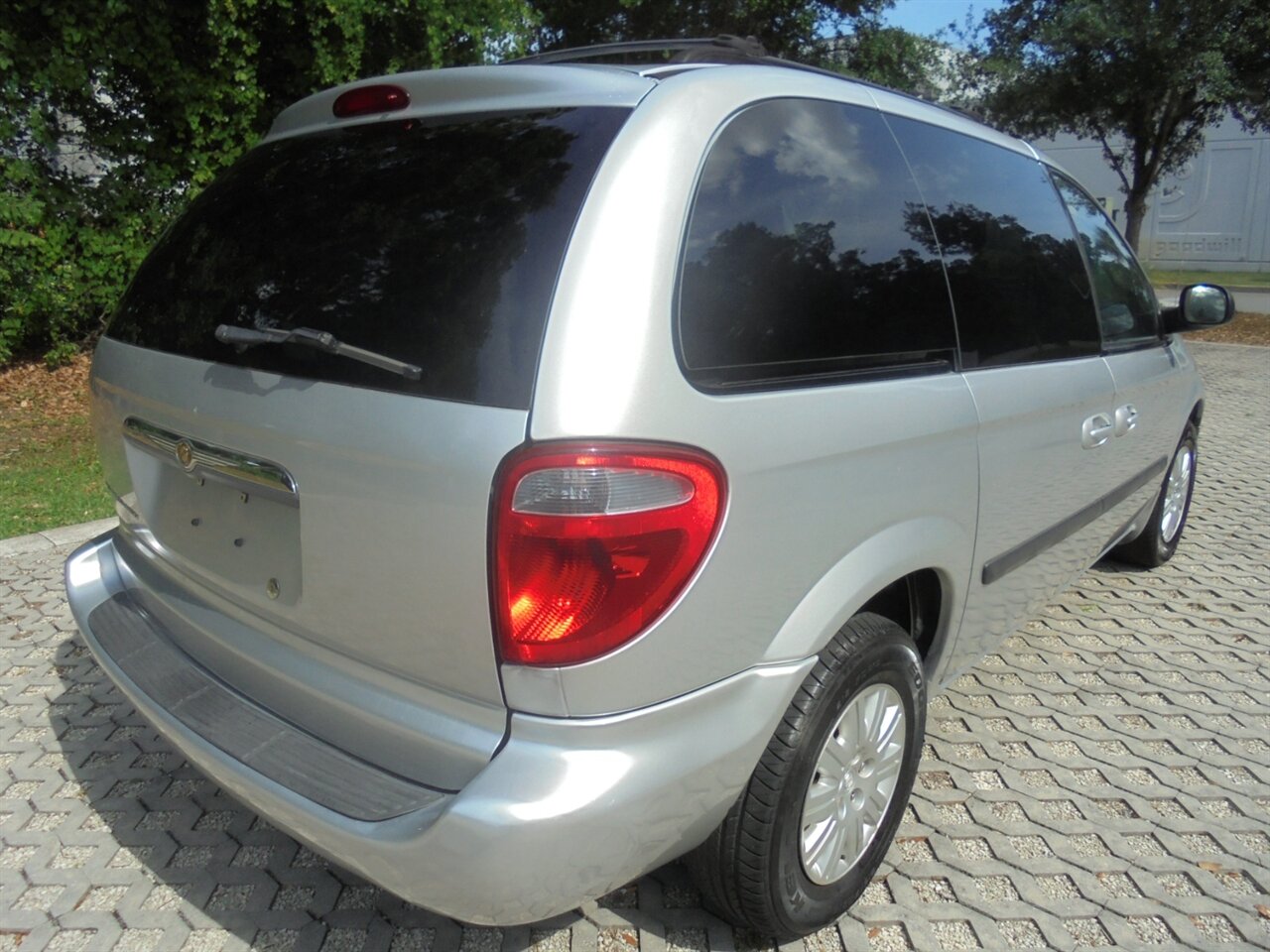 2007 Chrysler Town & Country SE   - Photo 3 - Deland, FL 32720