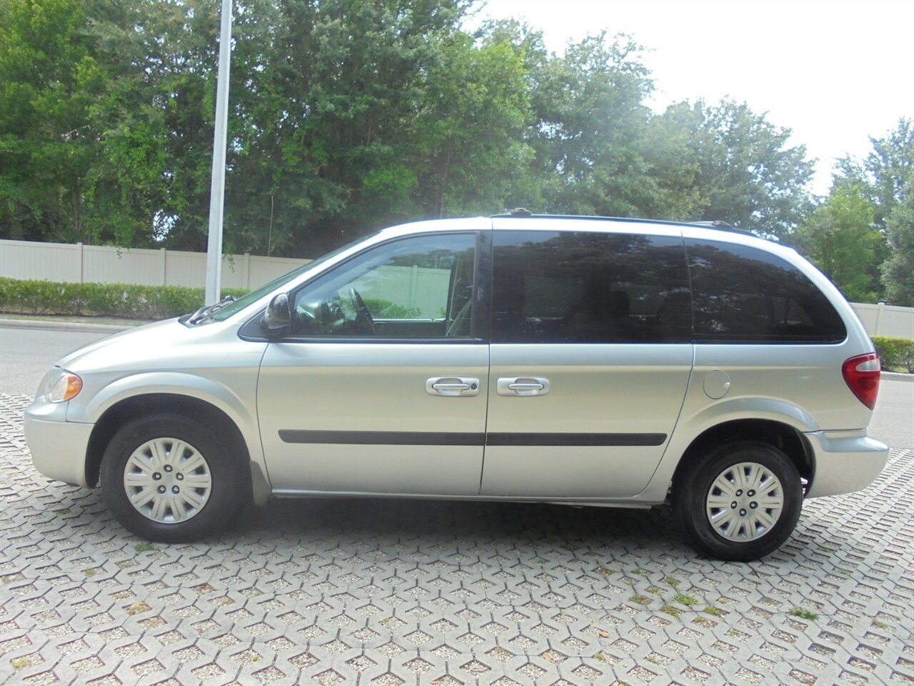 2007 Chrysler Town & Country SE   - Photo 16 - Deland, FL 32720