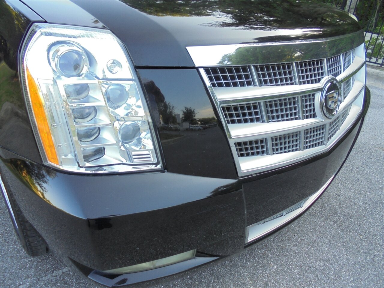 2012 Cadillac Escalade Hybrid Platinum Hybrid  4X4 - Photo 6 - Deland, FL 32720