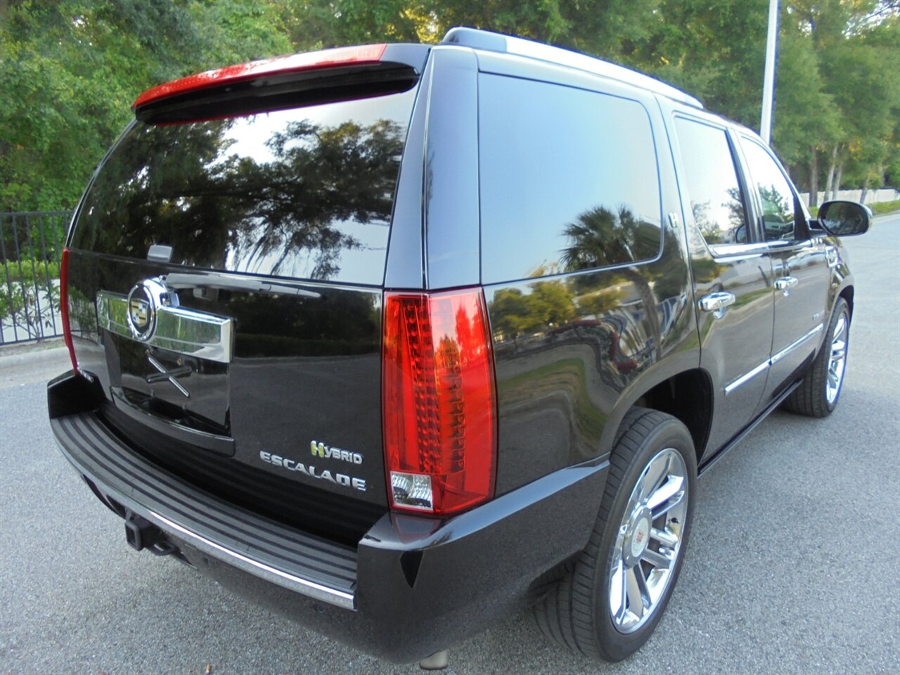 2012 Cadillac Escalade Hybrid Platinum Hybrid  4X4 - Photo 3 - Deland, FL 32720