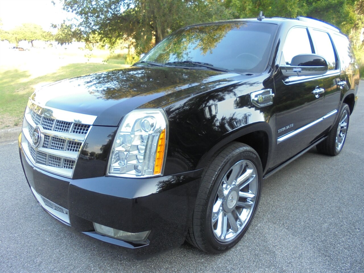 2012 Cadillac Escalade Hybrid Platinum Hybrid  4X4 - Photo 2 - Deland, FL 32720