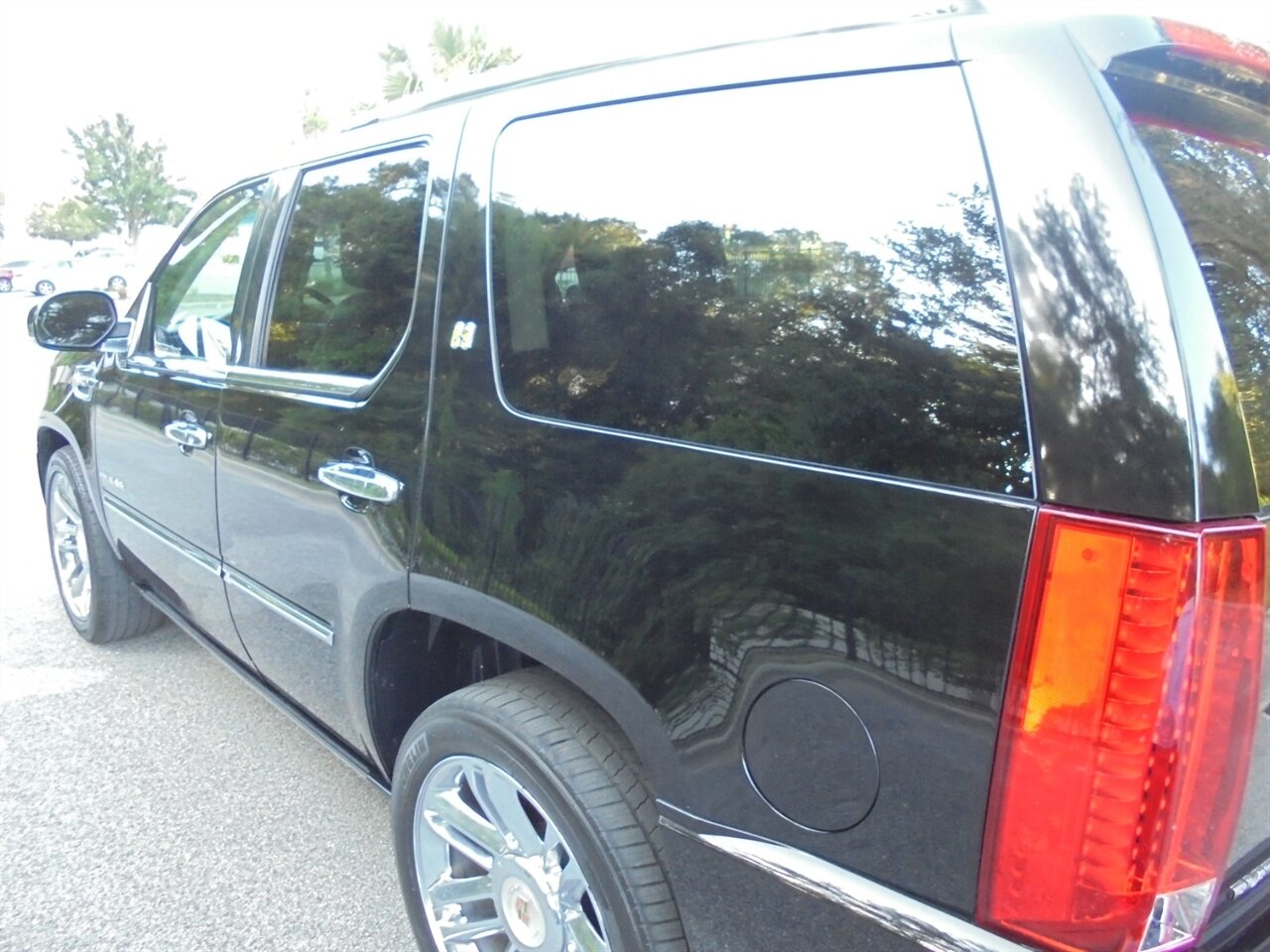 2012 Cadillac Escalade Hybrid Platinum Hybrid  4X4 - Photo 12 - Deland, FL 32720