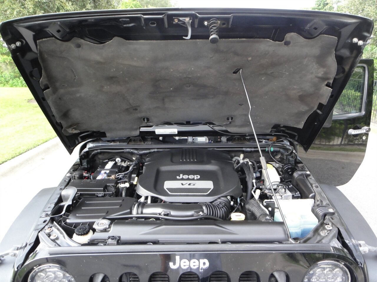 2015 Jeep Wrangler Unlimited Rubicon   - Photo 27 - Deland, FL 32720