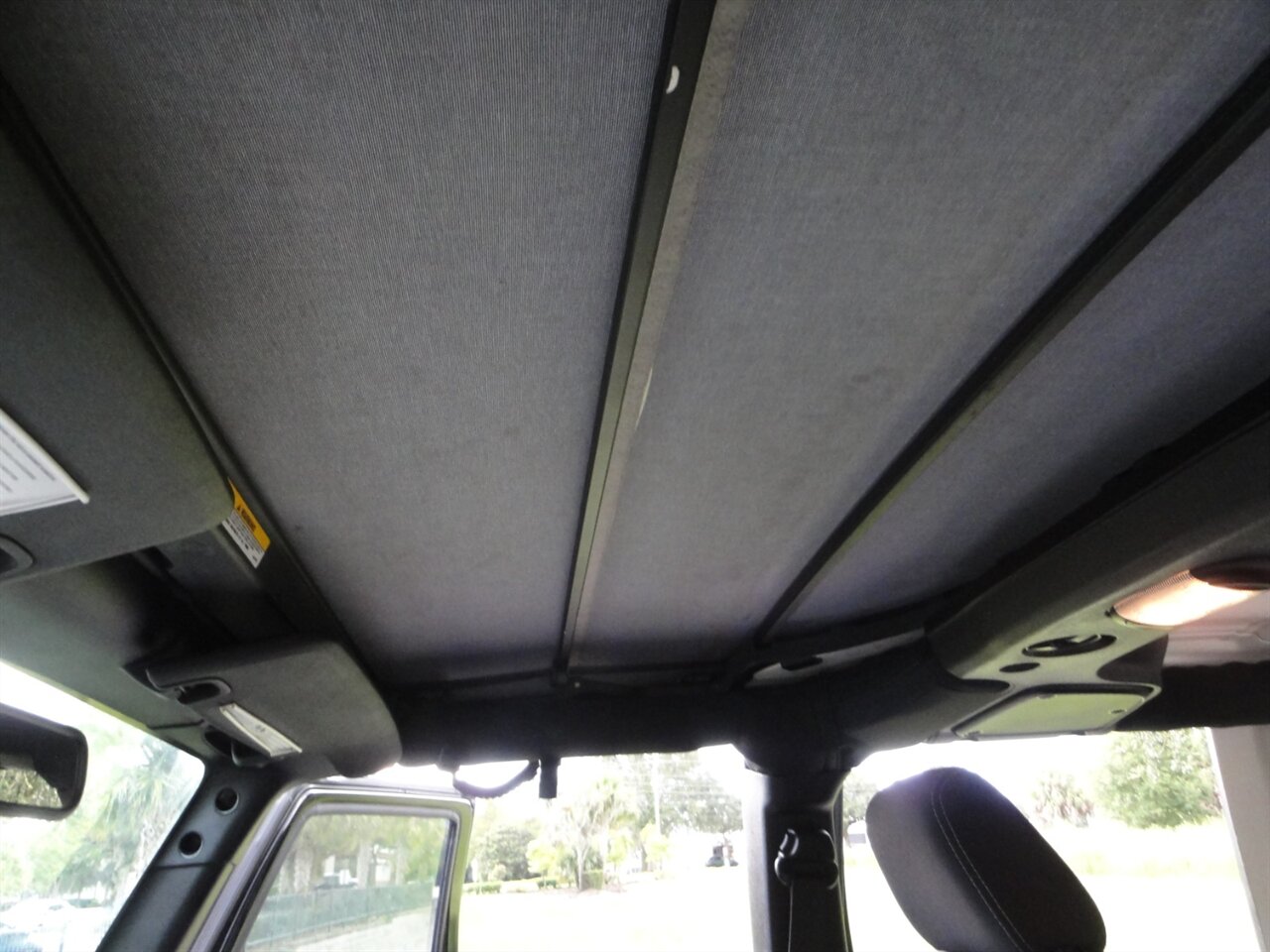 2015 Jeep Wrangler Unlimited Rubicon   - Photo 35 - Deland, FL 32720