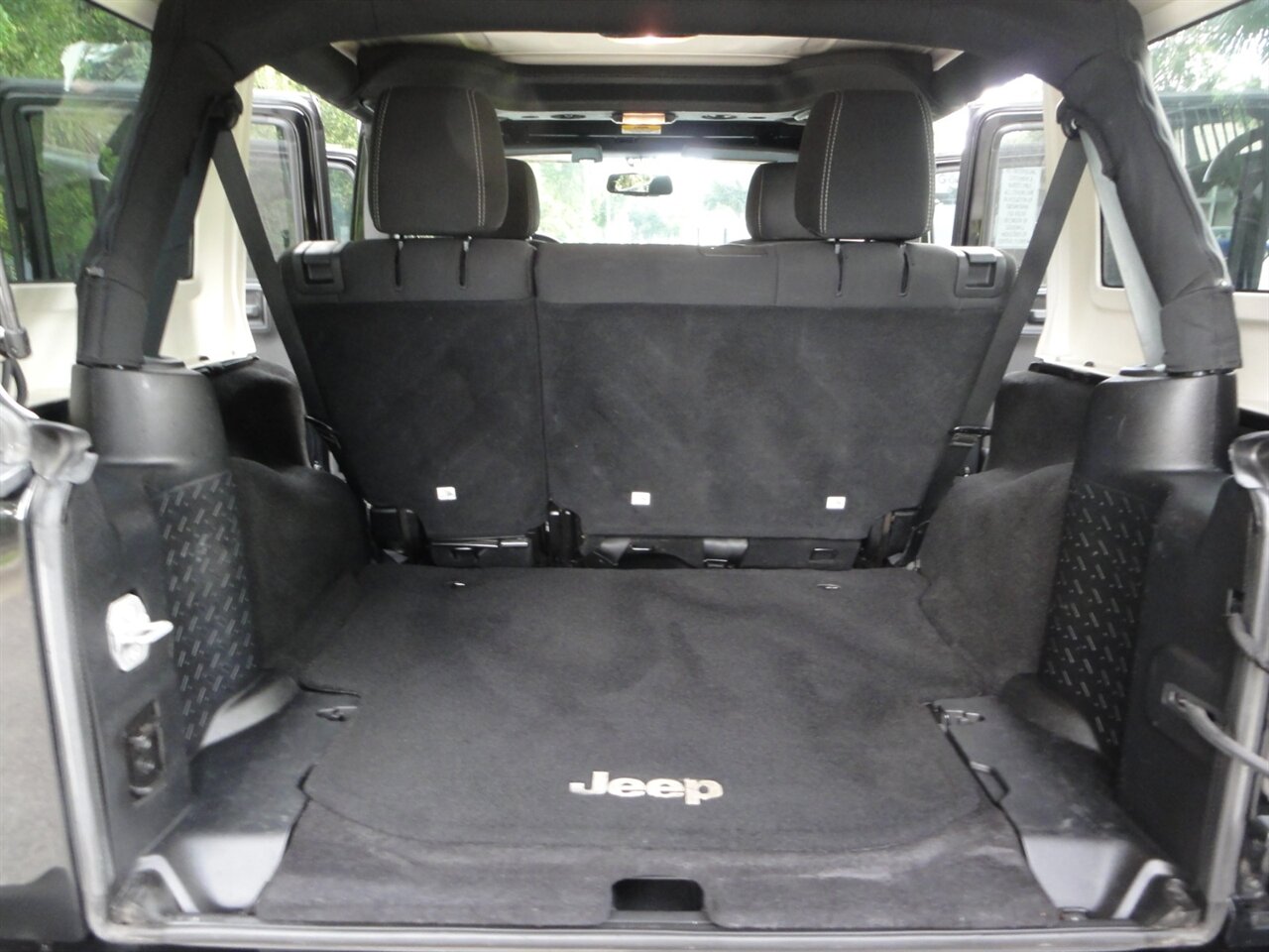 2015 Jeep Wrangler Unlimited Rubicon   - Photo 41 - Deland, FL 32720