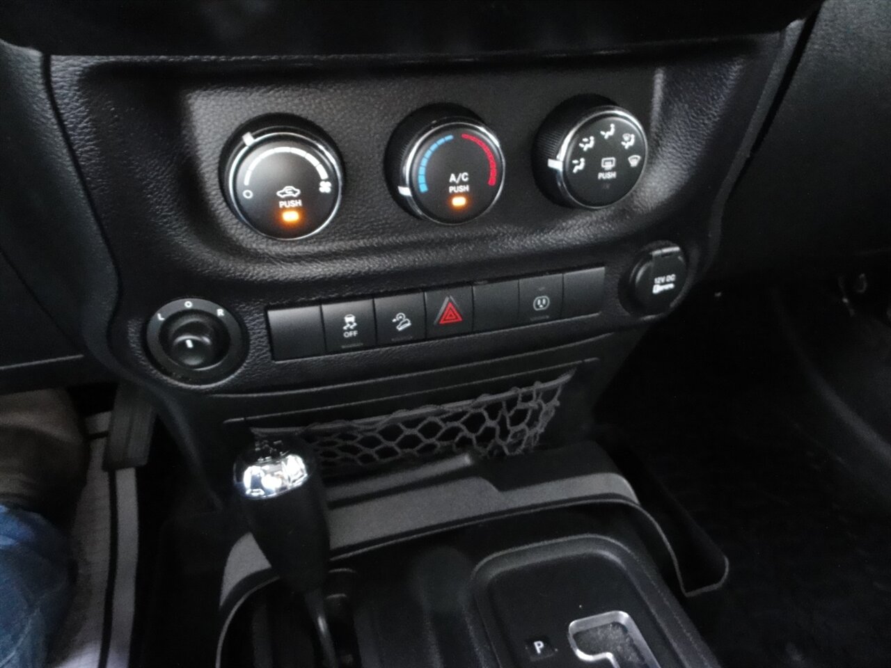 2015 Jeep Wrangler Unlimited Rubicon   - Photo 58 - Deland, FL 32720
