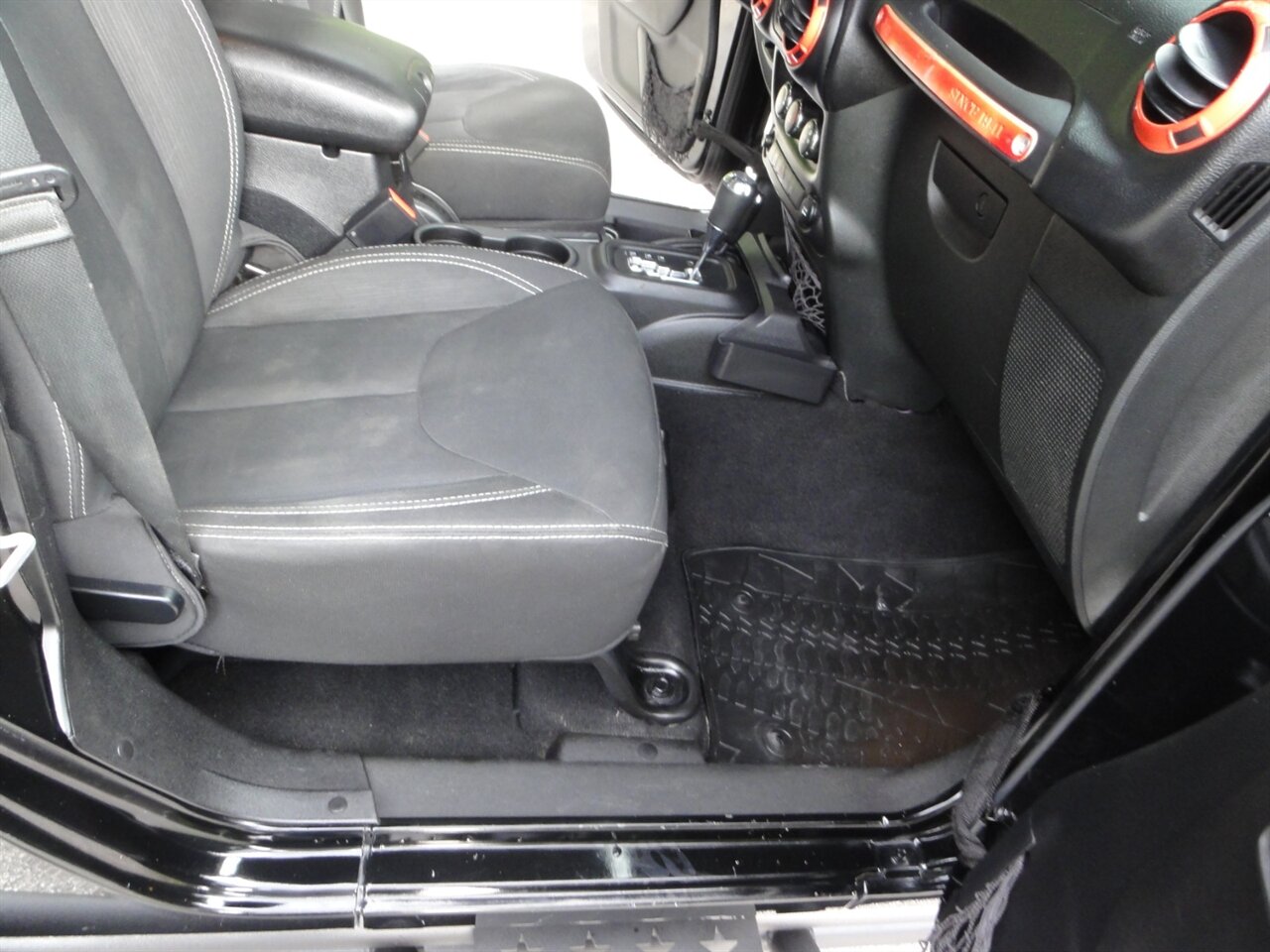 2015 Jeep Wrangler Unlimited Rubicon   - Photo 46 - Deland, FL 32720