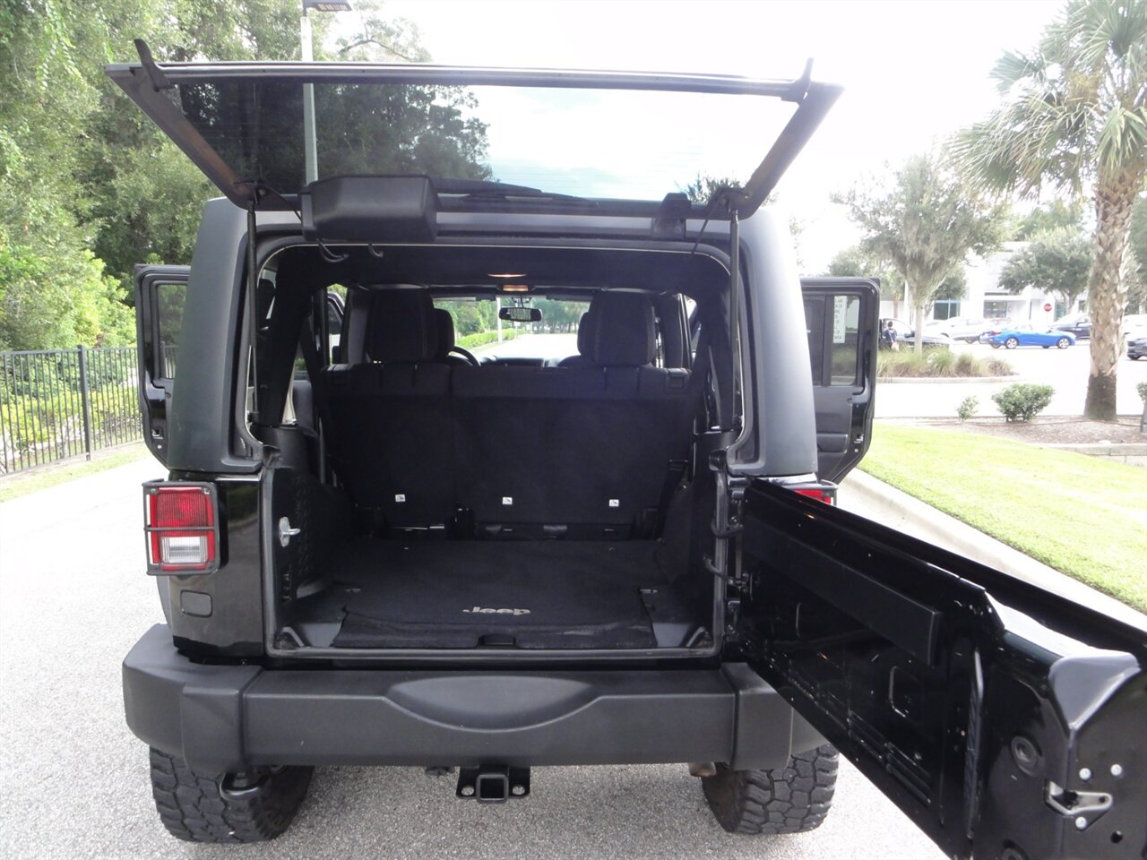 2015 Jeep Wrangler Unlimited Rubicon   - Photo 40 - Deland, FL 32720