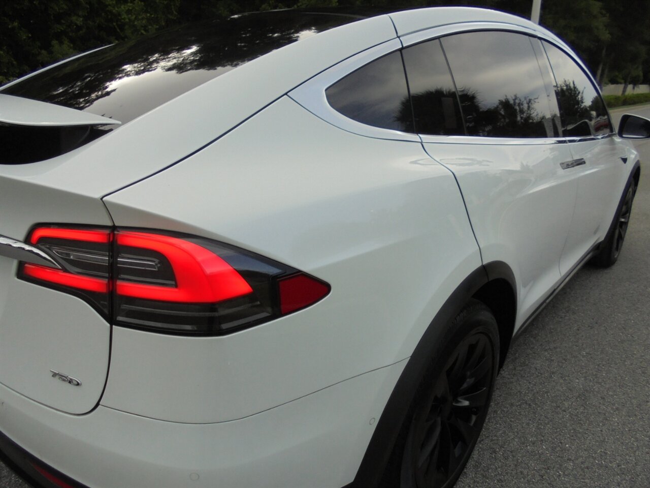 2018 Tesla Model X 75D  Premium AWD - Photo 14 - Deland, FL 32720