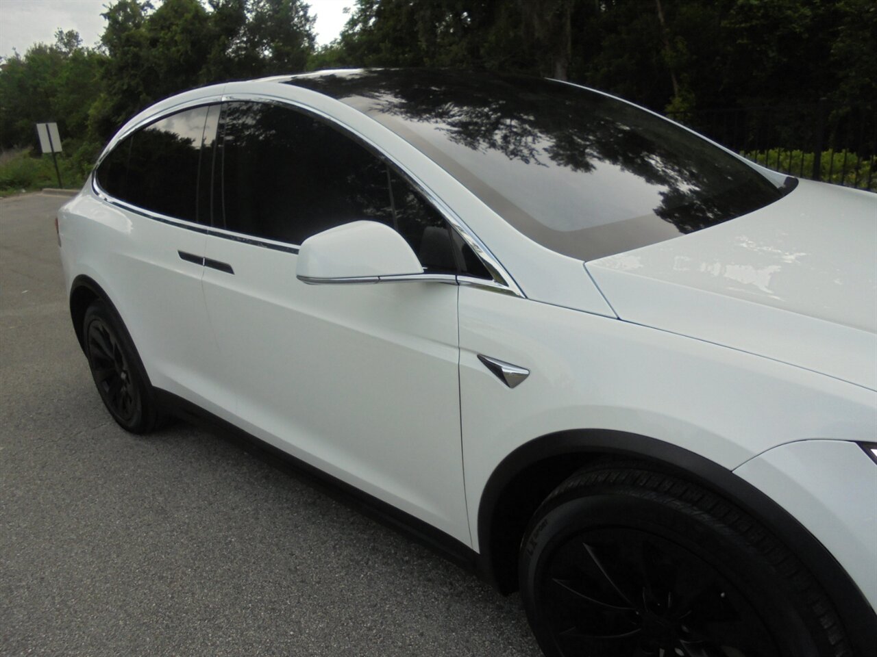 2018 Tesla Model X 75D  Premium AWD - Photo 9 - Deland, FL 32720