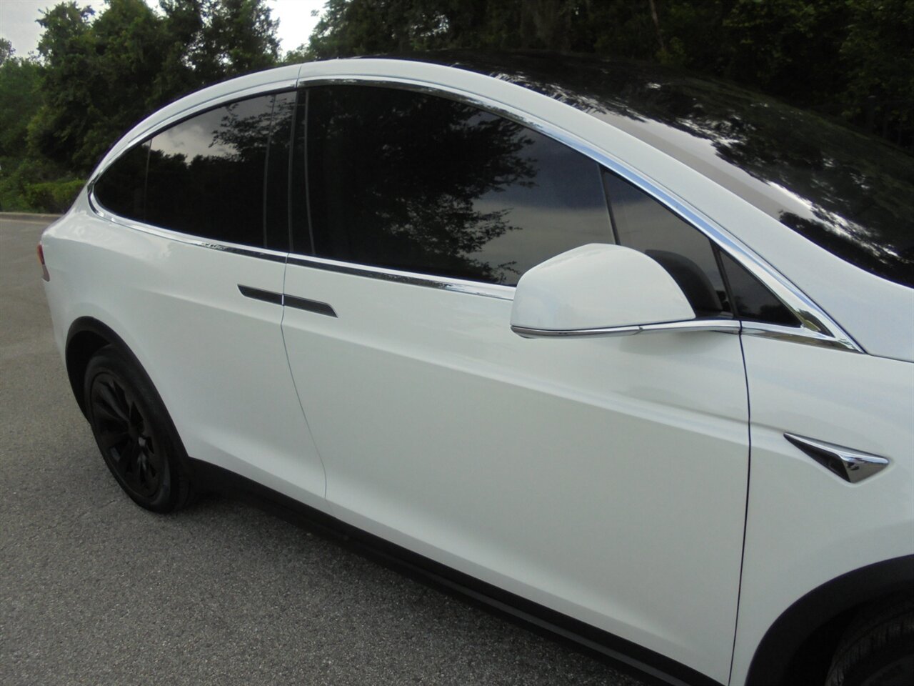 2018 Tesla Model X 75D  Premium AWD - Photo 11 - Deland, FL 32720