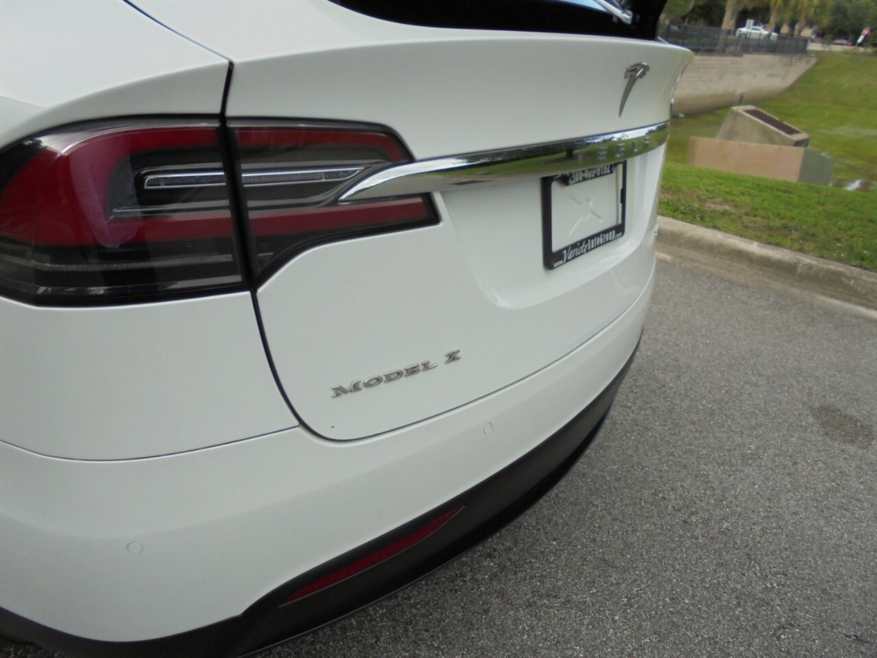 2018 Tesla Model X 75D  Premium AWD - Photo 21 - Deland, FL 32720