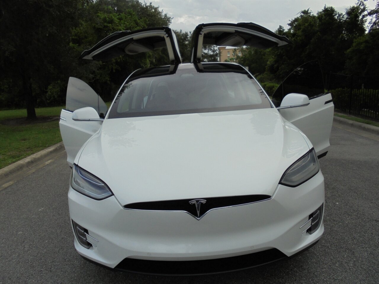 2018 Tesla Model X 75D  Premium AWD - Photo 5 - Deland, FL 32720