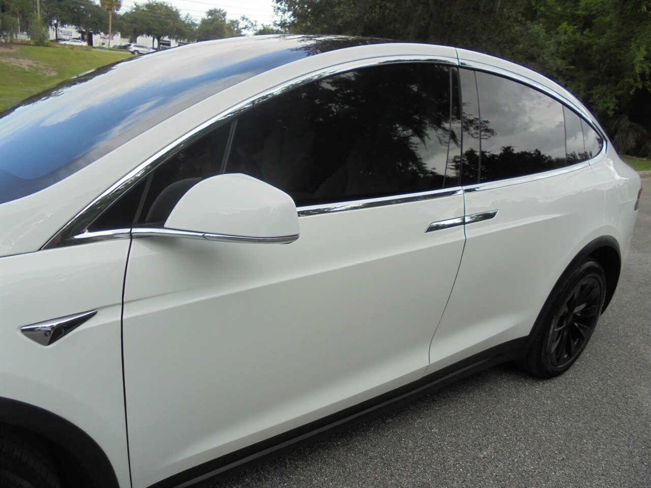 2018 Tesla Model X 75D  Premium AWD - Photo 12 - Deland, FL 32720