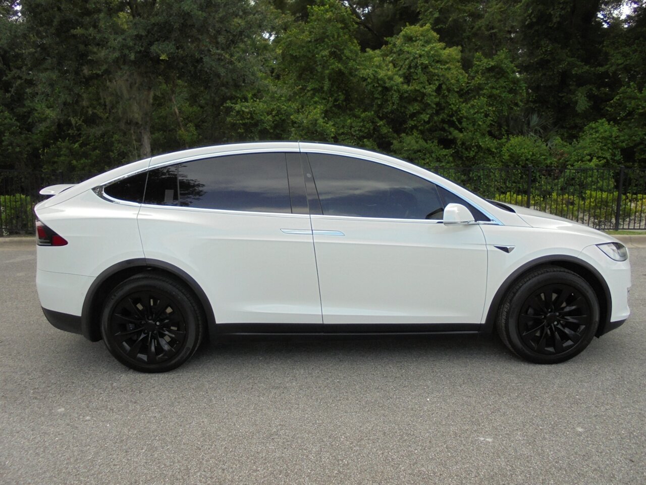 2018 Tesla Model X 75D  Premium AWD - Photo 16 - Deland, FL 32720