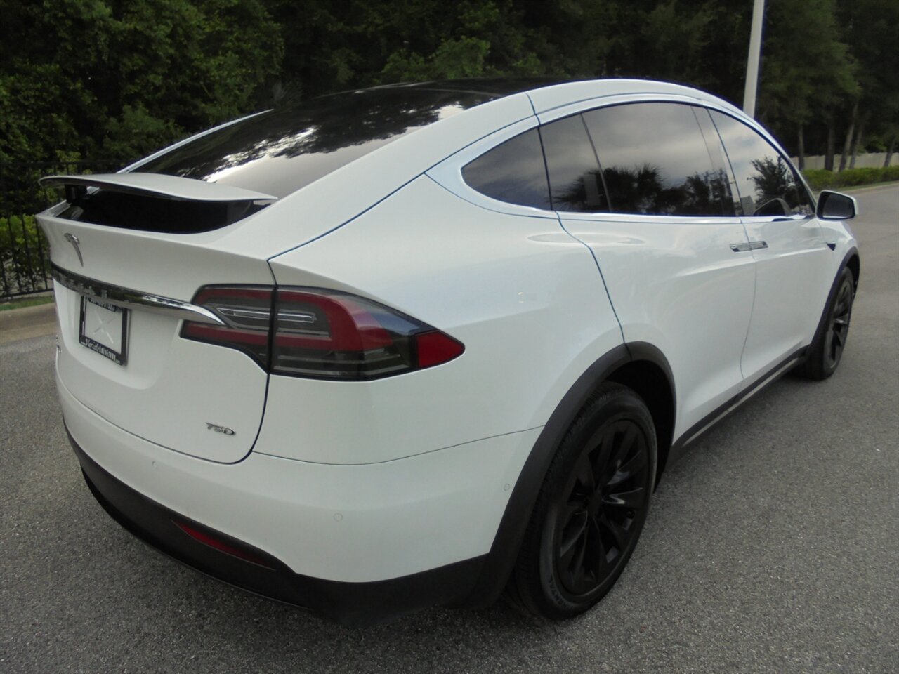 2018 Tesla Model X 75D  Premium AWD - Photo 3 - Deland, FL 32720