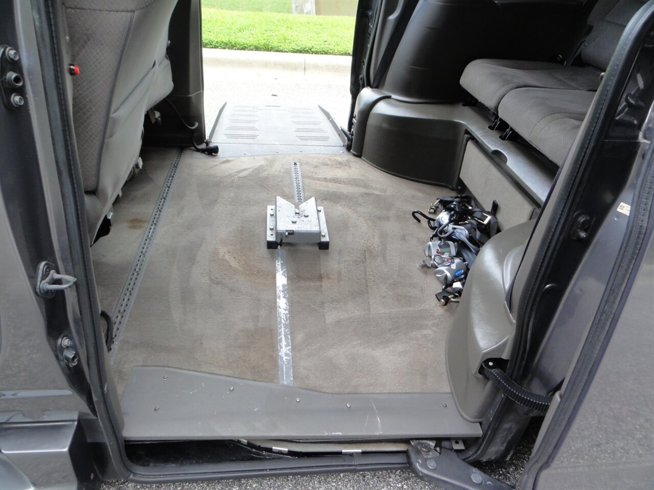 2014 Honda Odyssey EX  BraunAbility ramp van - Photo 37 - Deland, FL 32720