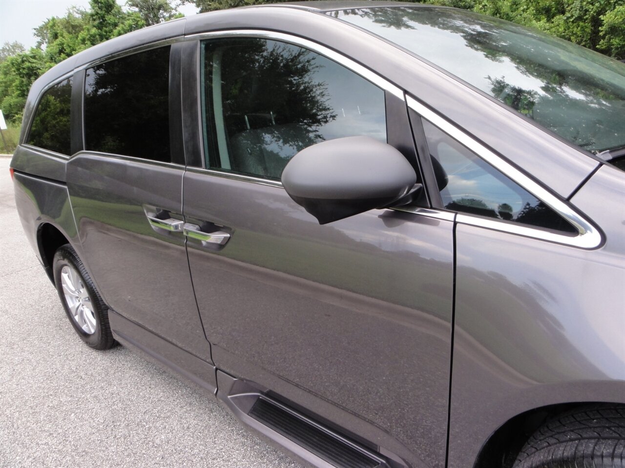 2014 Honda Odyssey EX  BraunAbility ramp van - Photo 11 - Deland, FL 32720